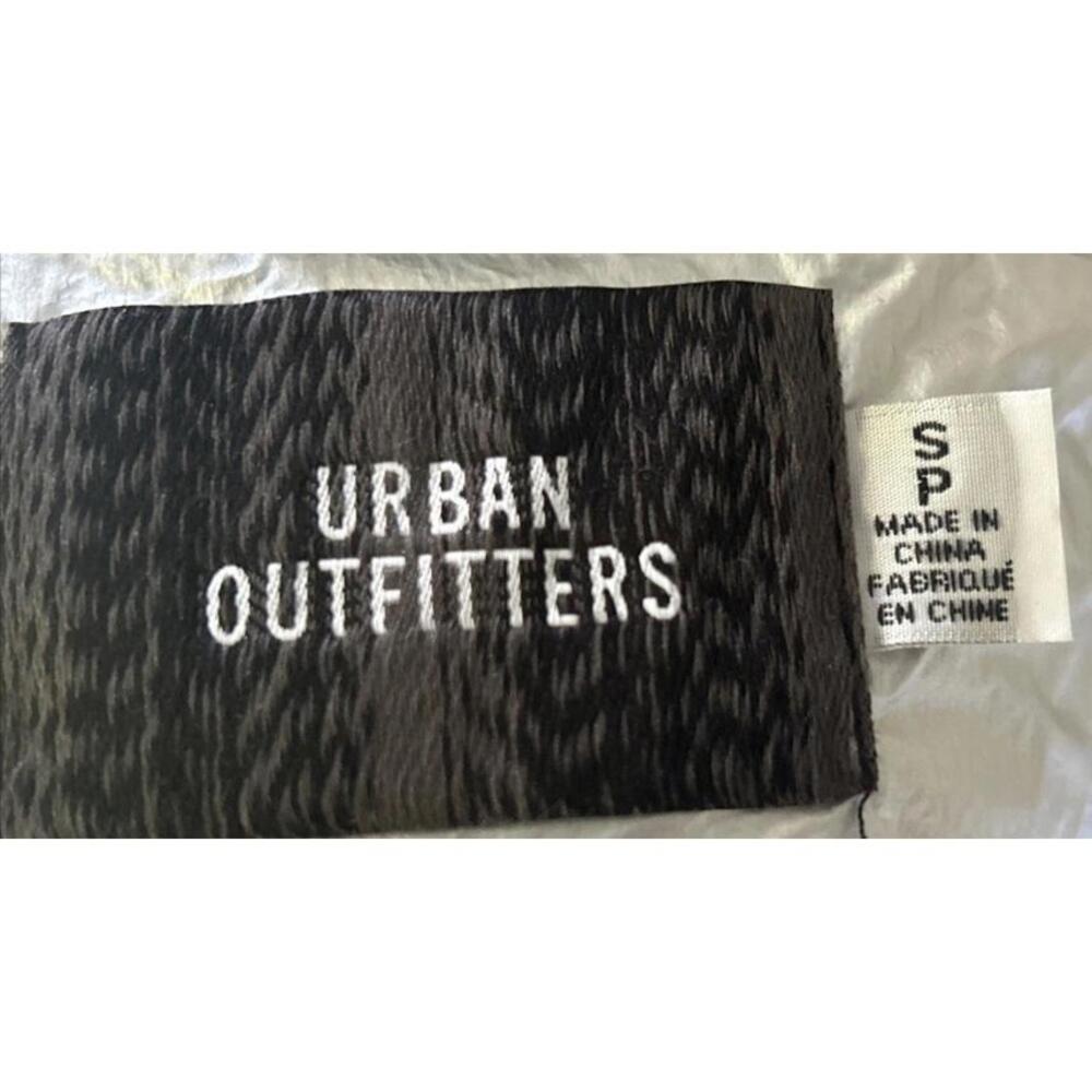 Urban Outfitters Oversized Silver Metallic Hooded Puffer Jacket Small FUTURISTIC - Picture 7 of 9
